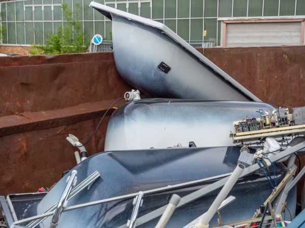 Bathtub Disposal in Dubuque